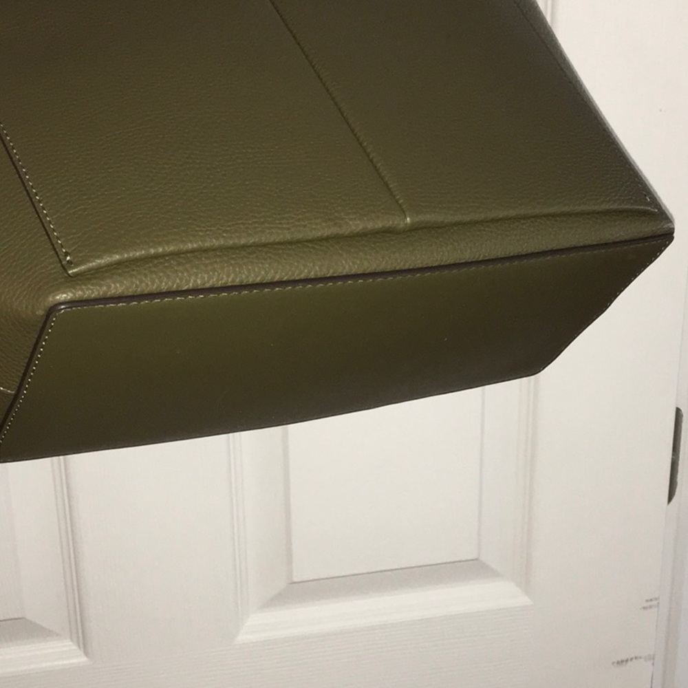 Michael Kors Dark Olive Jet Set Medium Pocket Tote Bag - Picture 6 of 6